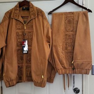 Stylish leisure jogging suit